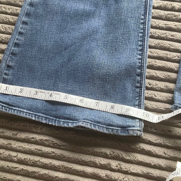 All jeans 2/$20🫦!American Eagle high rise Artist super stretch flare sz 6. EUC - Picture 12 of 14